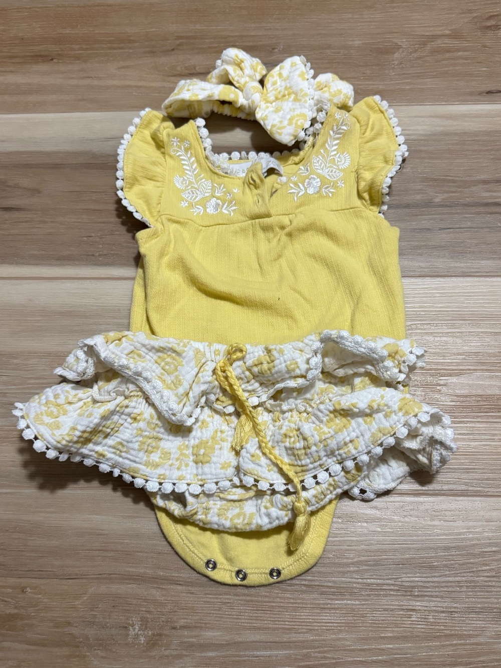 Rachel Zoe yellow outfit